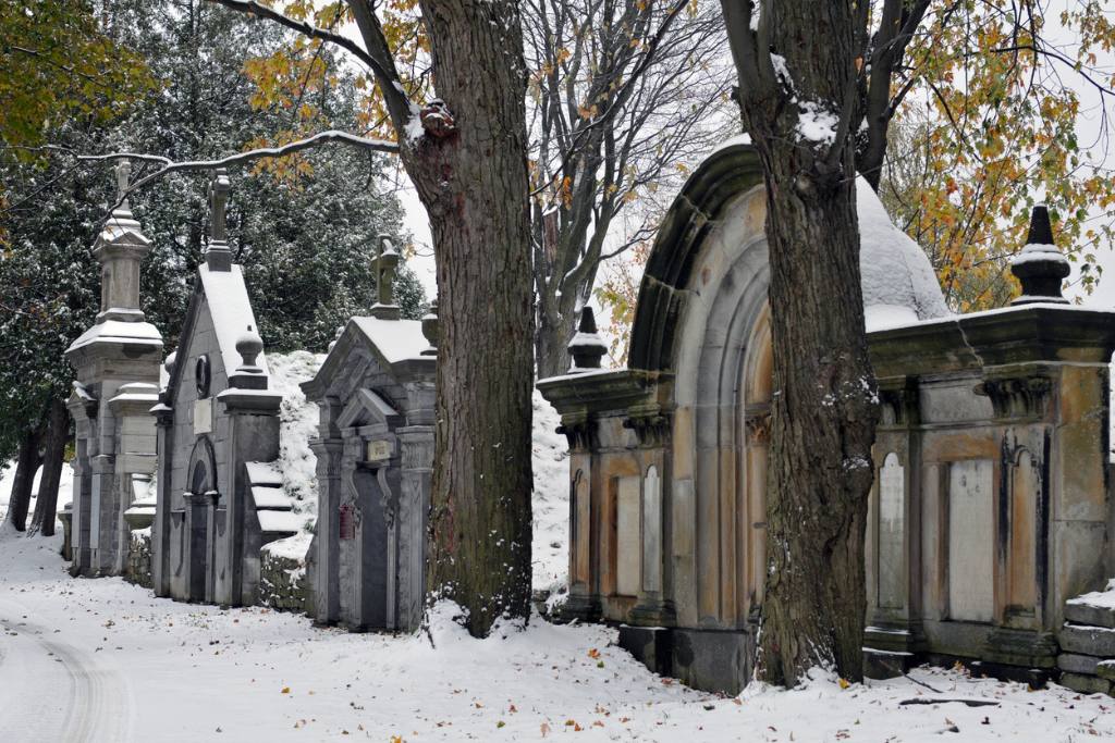 Notre-Dame-des-Neiges Cemetery Montreal Quebec