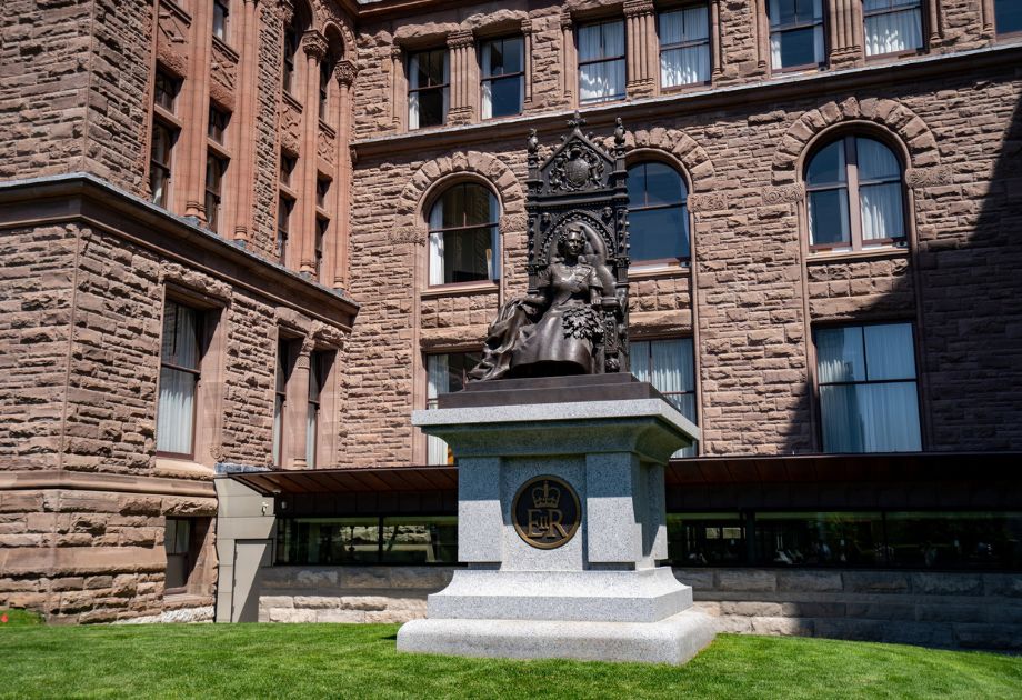 Granite Queen Elizabeth II Sculpture