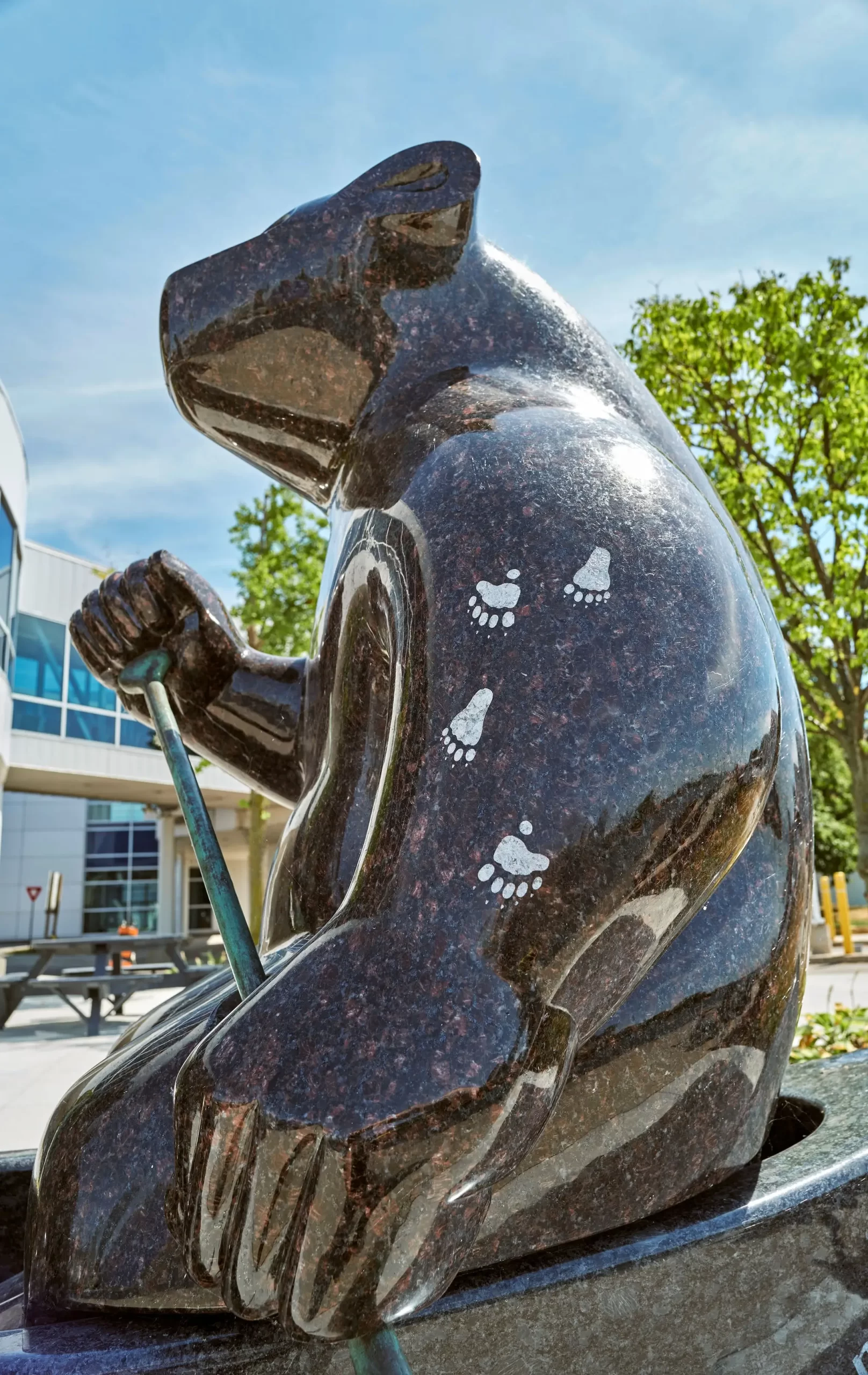 sculpture of bear holding an oar maanjidowin